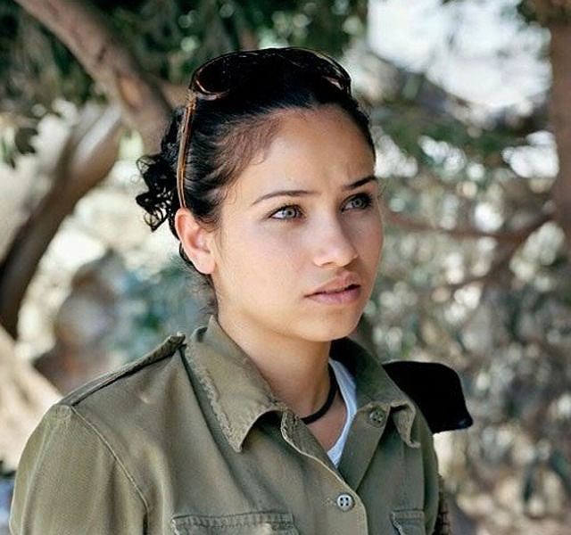 イスラエル軍の女性兵士100
